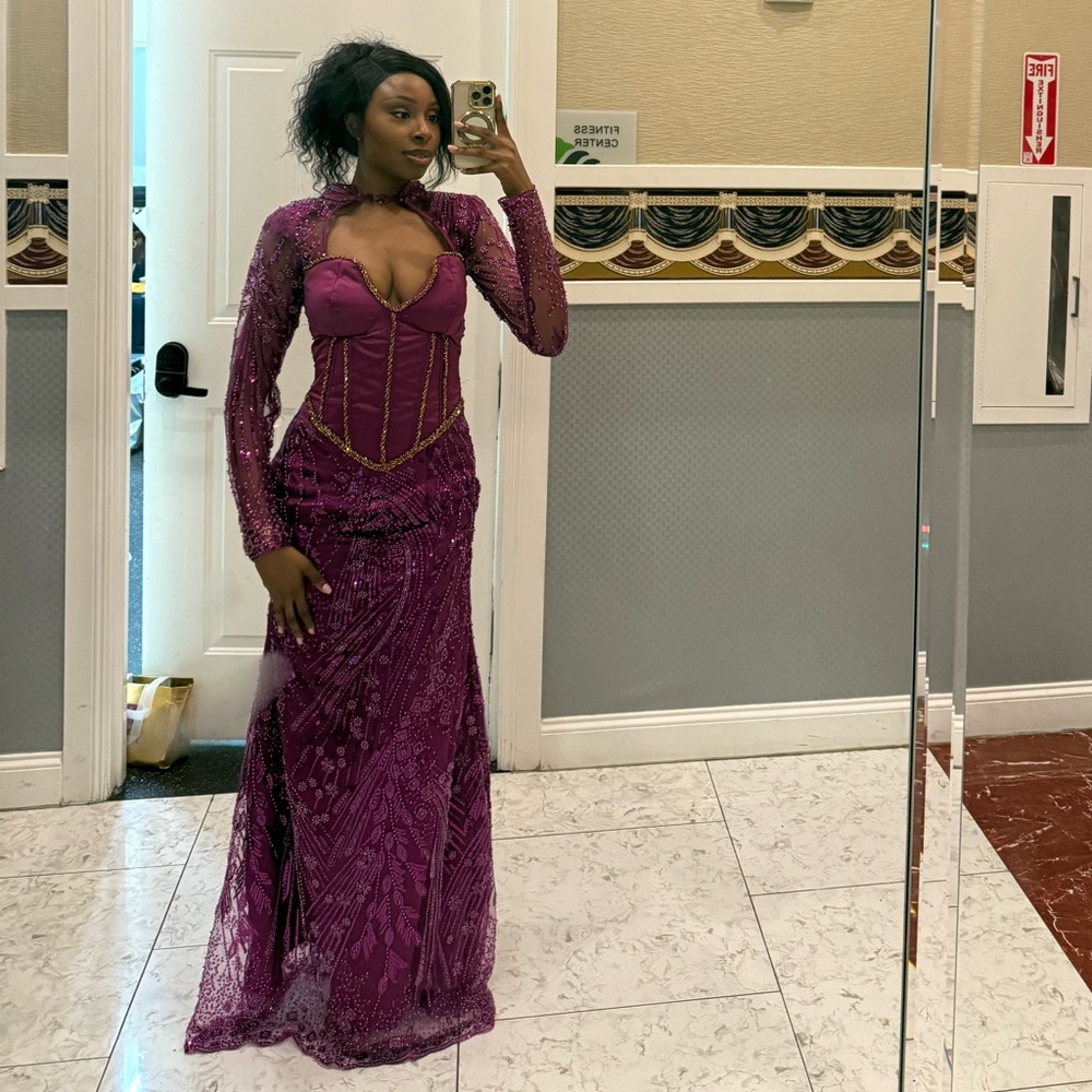 Aso Ebi - Elegant Purple Lace Gown